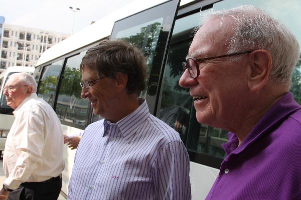 Warren Buffet and Bill Gates visit BYD in China