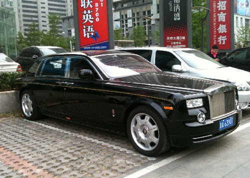 Spotted in China: Rolls Royce Phantom EWB