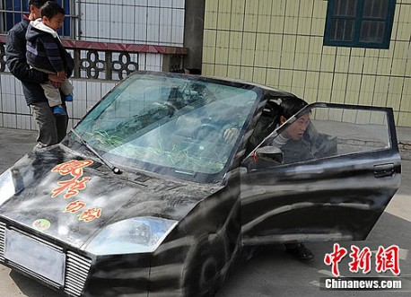 Home-made amphibious car from China