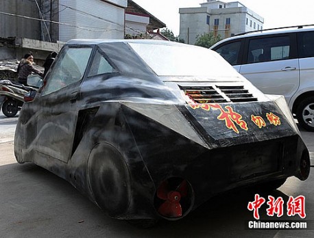 Home-made amphibious car from China
