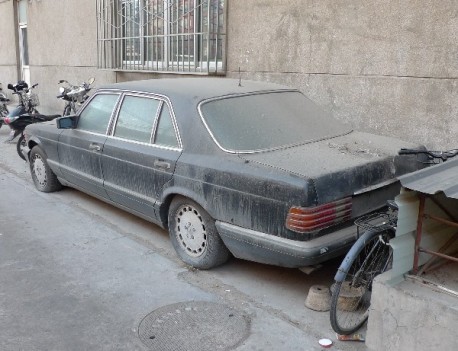 Spotted in China: abandoned Mercedes-Benz S-class