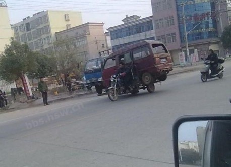 Transporting a minivan on a tricycle in China