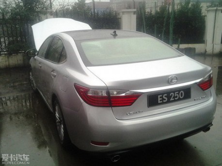 new Lexus ES naked in China
