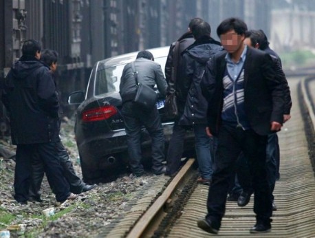 Drunk Audi driver from China uses railway