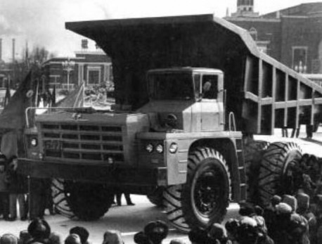 First Auto Works CA390 Dump Truck