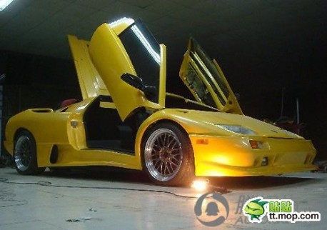 Man from China makes Lamborghini Diablo from Sratch