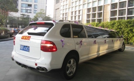 Super-stretched Porsche Cayenne from China