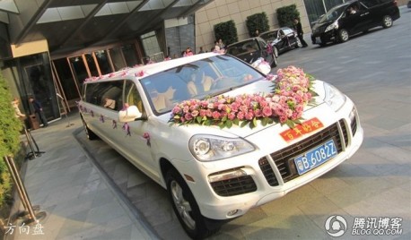 Super-stretched Porsche Cayenne from China