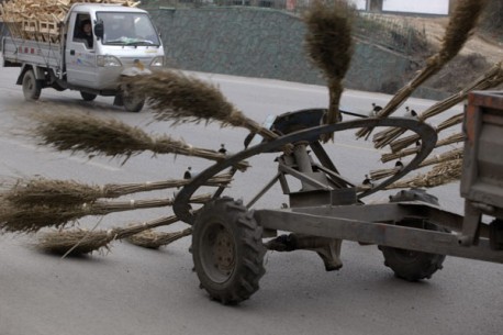 Cleaning the road, the Chinese way