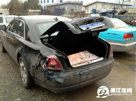 Rolls-Royce Ghost crash China