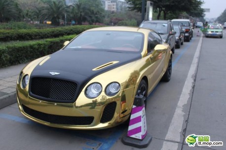 Bentley Continental Supersports in Gold and Black