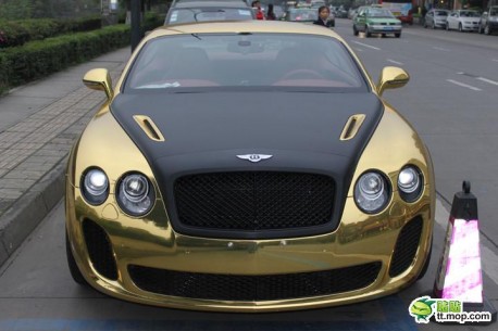 Bentley Continental Supersports in Gold and Black