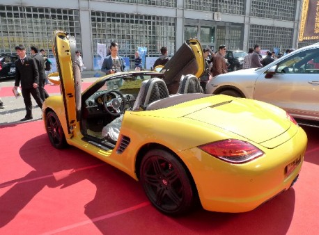 Porsche Boxter with Lambo-doors