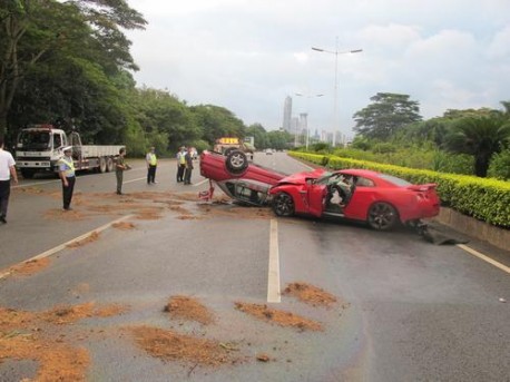 BYD e6 crash China