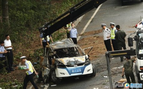 BYD e6 crash China