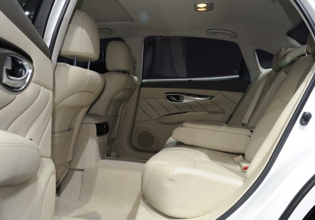 Stretched Infiniti M-series China