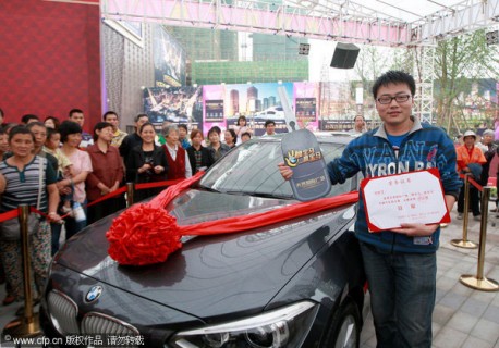 Chinese man wins BMW 1-series by Touching it for 87 hours