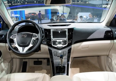 New BYD F3 comes with remote control than can actually move the car