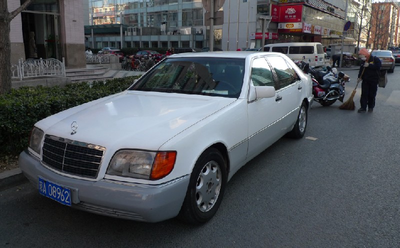 Spotted in China MercedesBenz Sclass (W140) in white