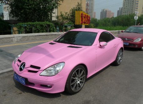 Mercedes-Benz SLK in matte-pink