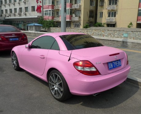 Mercedes-Benz SLK in matte-pink