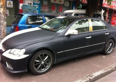 Toyota Reiz in matte-black, and white