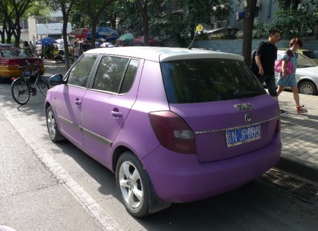 Spotted in China: Skoda Fabia in matte-purple