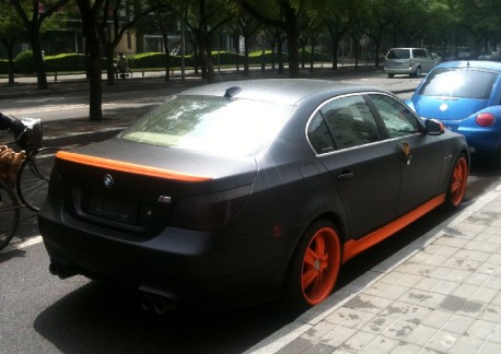 BMW 5 in orange & black in China