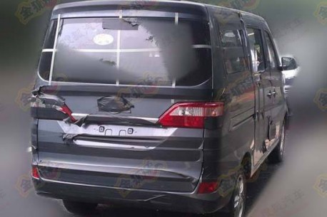 Chang'an M201 minivan testing in China