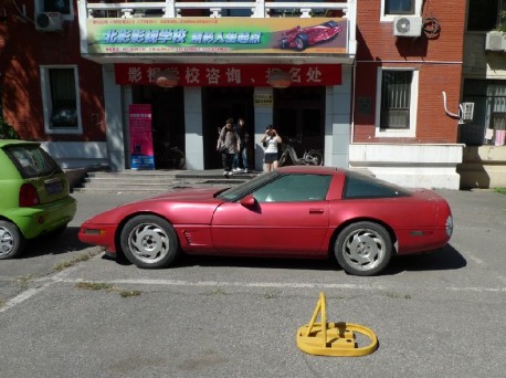 Spotted in China: Chery QQ and Chevrolet Corvette C4