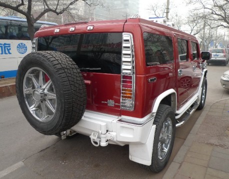 Spotted in China: a very pimped Hummer H2