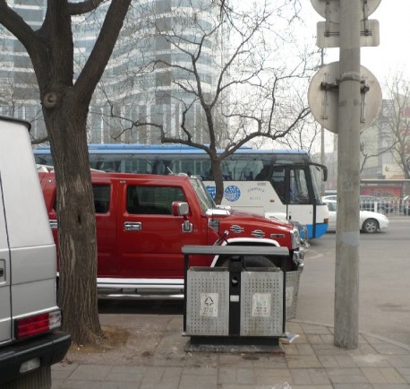 Spotted in China: a very pimped Hummer H2