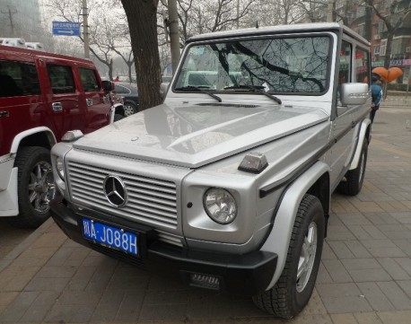 Spotted in China: a very pimped Hummer H2