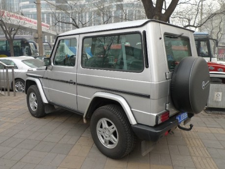 Spotted in China: a very pimped Hummer H2