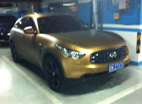 Spotted in China: Infiniti FX35 in Gold