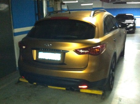 Spotted in China: Infiniti FX35 in Gold
