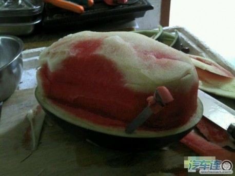 Chinese man makes a Lamborghini Gallardo Spyder from a Water Melon