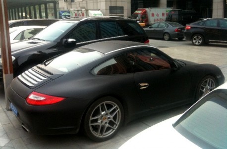 Porsche 911 in matte-black