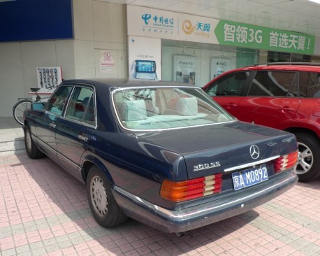 Spotted in China: W126 Mercedes-Benz 300SE 