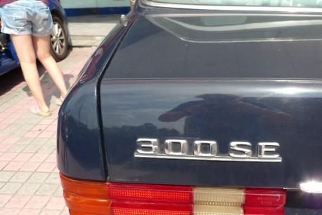 Spotted in China: W126 Mercedes-Benz 300SE 