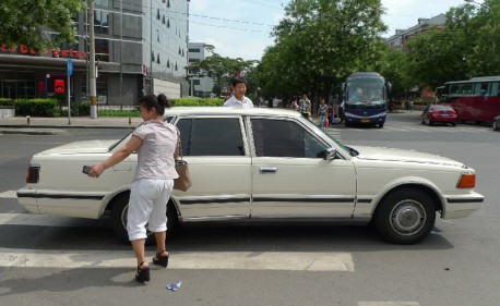 Spotted in China: Nissan Cedric V-30 SGL