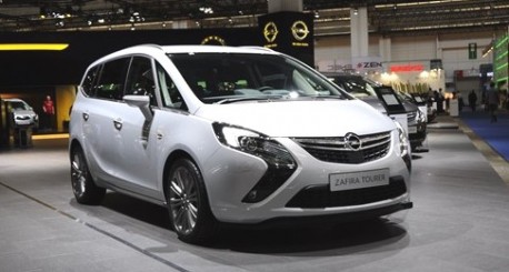 Spy Shot: Opel Zafira testing in China