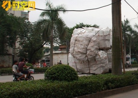 Slightly overloaded tricycle in China