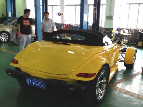 Spotted in China: Plymouth Prowler in Yellow
