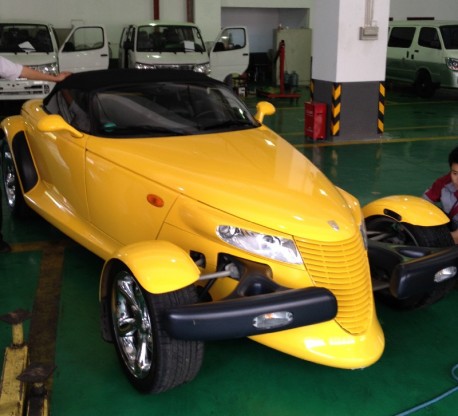 Spotted in China: Plymouth Prowler in Yellow