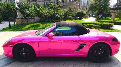 Porsche Boxter in metallic-pink in China