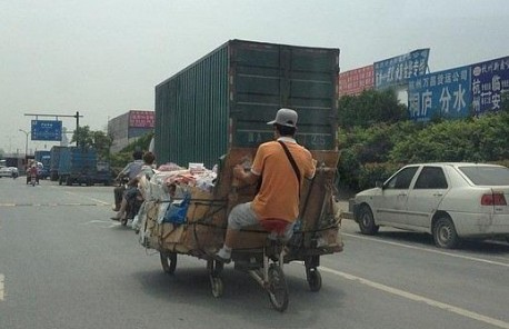 Strange vehicle from China with 5 wheels