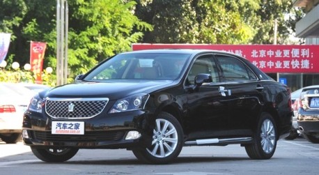 Facelifted Toyota Crown debuts in China