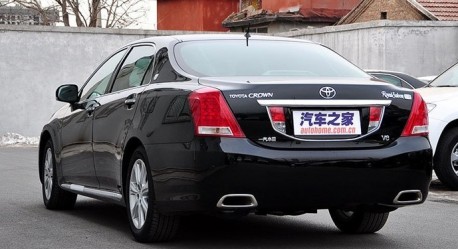 Facelifted Toyota Crown debuts in China