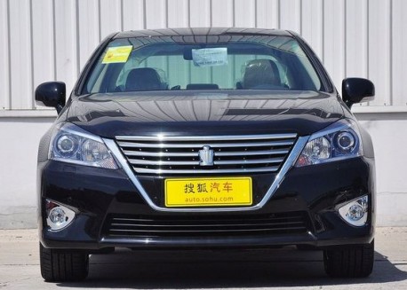 Facelifted Toyota Crown debuts in China